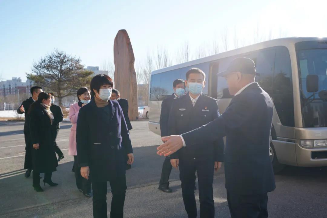 朝陽副市長、市公安局黨委書記、局長趙丕顯帶隊參觀冰河集團